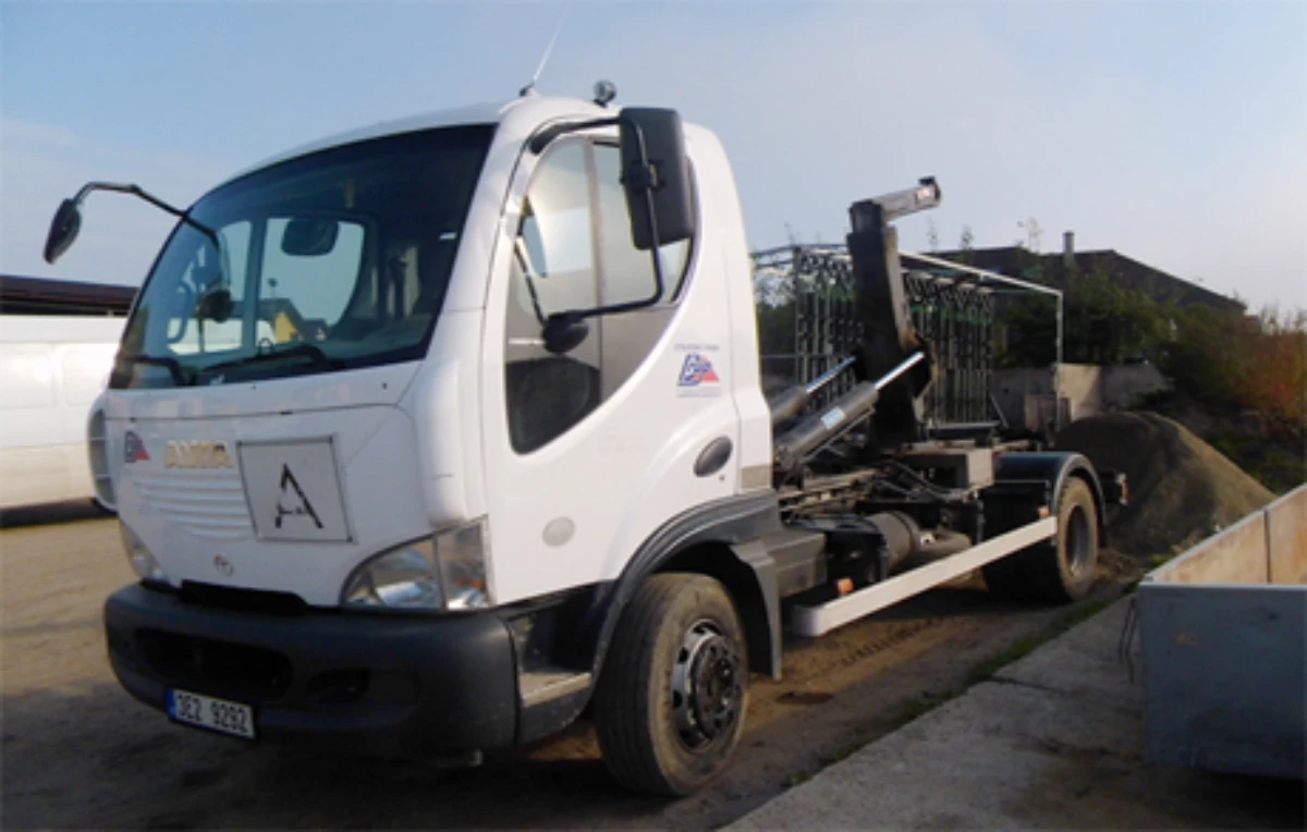 Přeprava materiálu valníkem